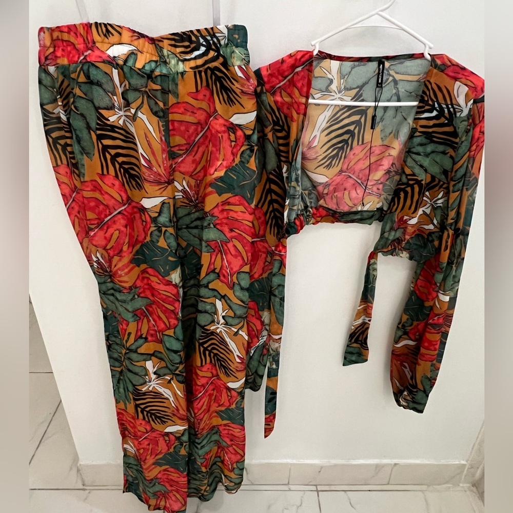 PrettyLittleThing tropical vacation top and pants set